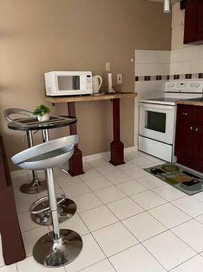 Studio, Balcony | Private kitchen