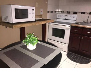 Studio, Balcony | Private kitchen