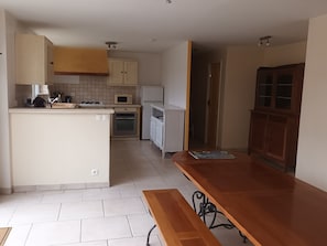 電子レンジ、オーブン、コンロ、食器洗い機