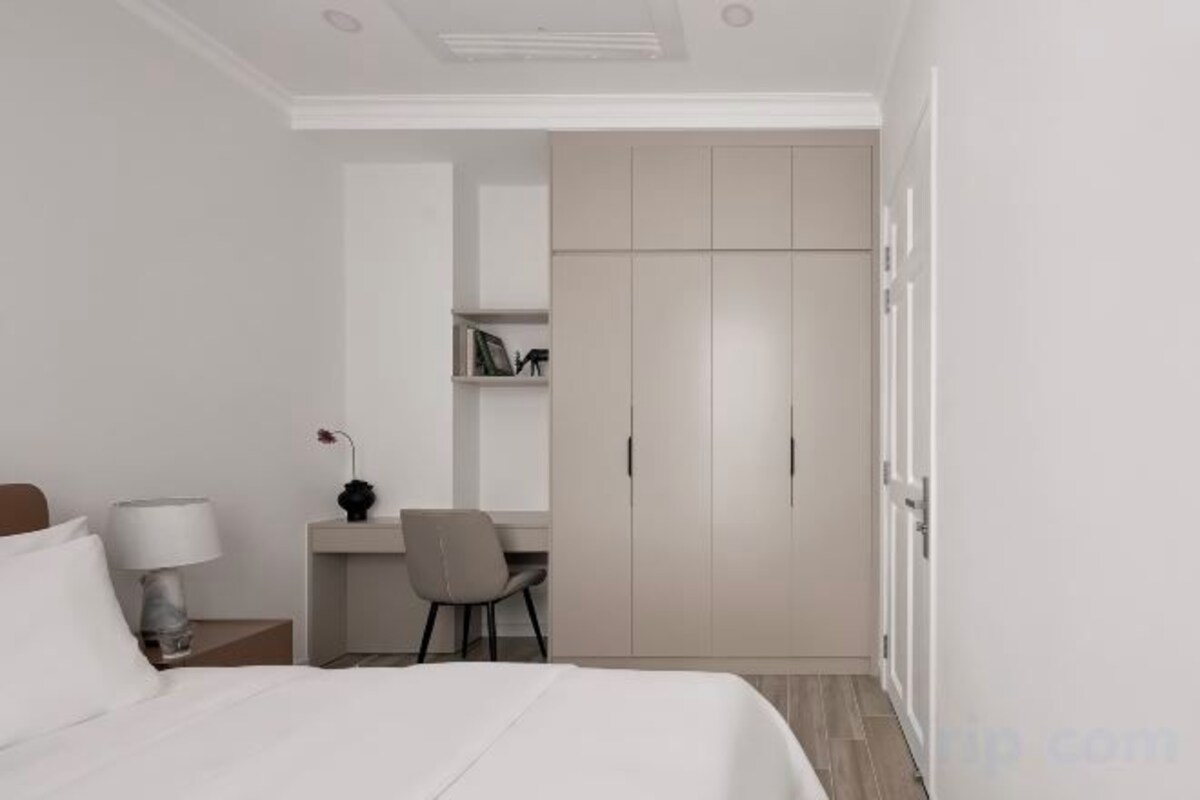 Ropa de cama hipoalergénica, minibar y escritorio 