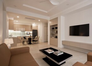 32-tommers fladskærms-tv med kabelkanaler