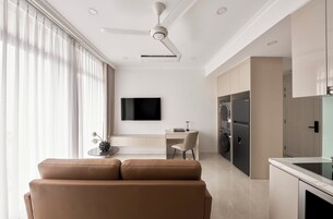 Ropa de cama hipoalergénica, minibar, muebles diferentes y escritorio