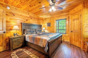 4 Schlafzimmer, Schreibtisch, Bügeleisen/Bügelbrett, kostenloses WLAN