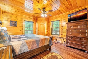 4 bedrooms, desk, iron/ironing board, free WiFi