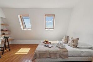 City Apartment, 1 Double Bed with Sofa bed, Non Smoking | Iron/ironing board, cots/infant beds, travel cot, free WiFi - Charming 1BR in Le Marais - Bretagne (Paris)