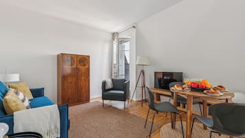 City Apartment, 1 Double Bed with Sofa bed, Non Smoking | Living area | 40-inch Smart TV with satellite channels