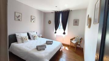 3 slaapkamers, een strijkplank/strijkijzer, wifi, beddengoed