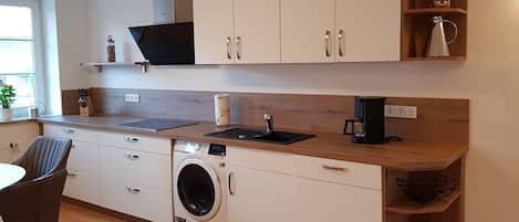 Mikrovågsugn, spishäll och diskmaskin