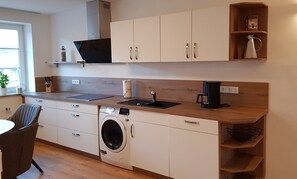 Micro-ondes, plaque de cuisson, lave-vaisselle