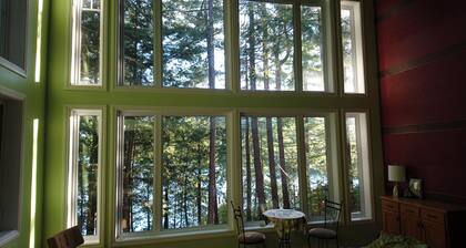 Chalet tout équipé au bord de l'eau avec plage privé et quai.