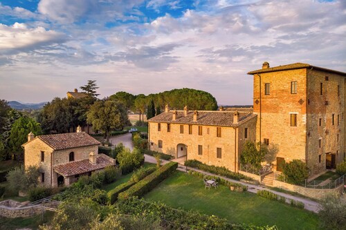 Cosy retreat in Castello Monticelli; 2 hrs from Florence; minimum stay 2 months.