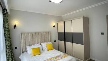 3 bedrooms, iron/ironing board, free WiFi, bed sheets