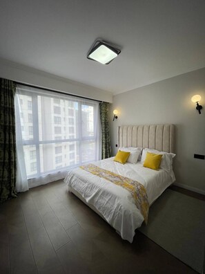 3 slaapkamers, een strijkplank/strijkijzer, gratis wifi, beddengoed