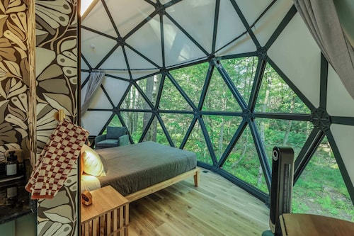 Large, luxurious geodesic dome - 04