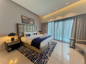 2 bedrooms, iron/ironing board, WiFi, bed sheets - Stylish 2BR in Business bay (دبي)
