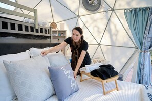 WiFi, bed sheets