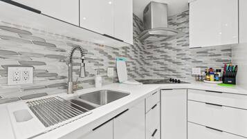 Condo, 1 Bedroom, Pets allowed, Beach View | Private kitchen | Espresso maker