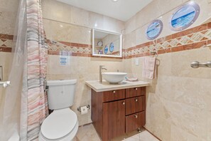 Bathroom - Beachfront Ocean View Balcony Pool Gym (Hollywood)