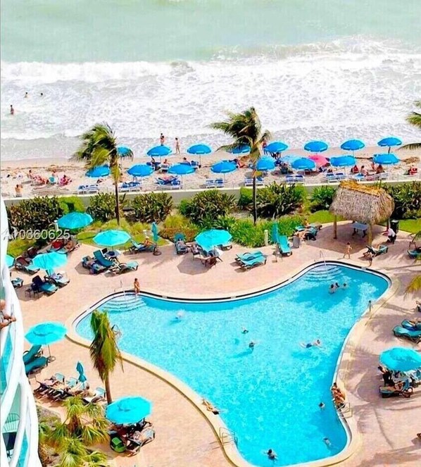 Outdoor pool - Beachfront Ocean View Balcony Pool Gym (Hollywood)