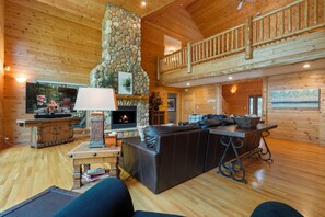 Smart TV, chimenea, reproductor de DVD y futbolito 
