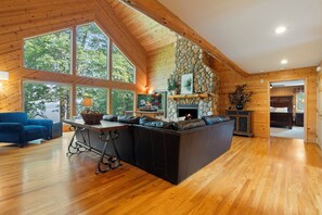 Smart TV, fireplace, ping pong, books - New! Crosslake | Pontoon | Family Friendly (Crosslake)