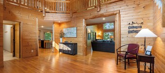 New Remodel | Hot Tub | Game Room | Movie Theater