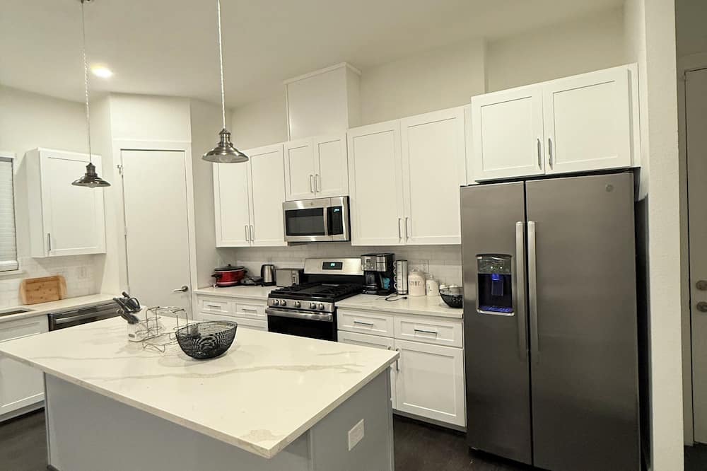 Luxury 3BR for Families Nurses and Group