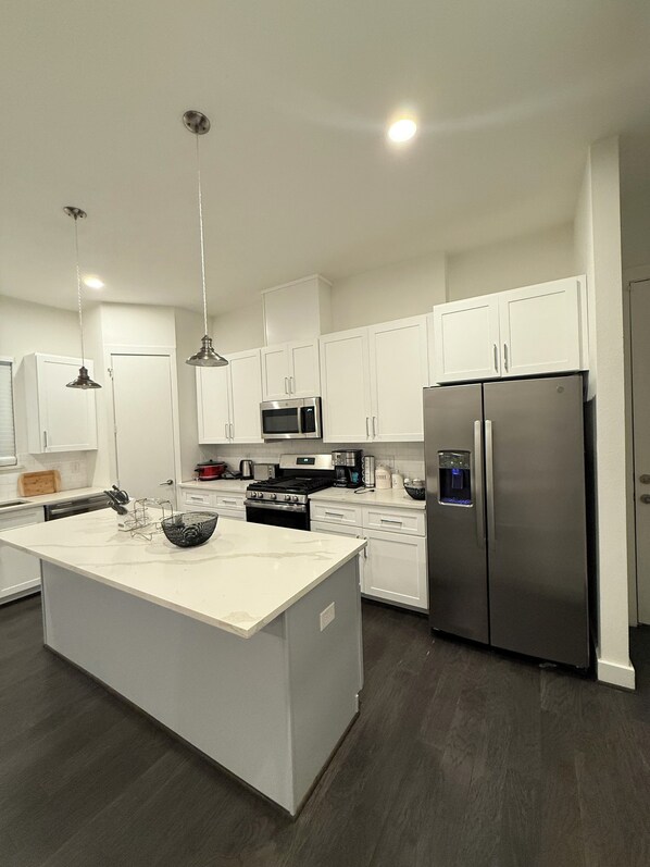 Maison, 3 chambres | Cuisine privée | Grille-pain, épices, congélateur, distributeur de glaçons