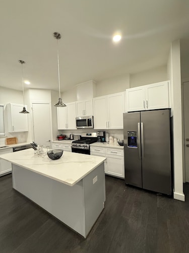 Luxury 3BR for Families Nurses and Group