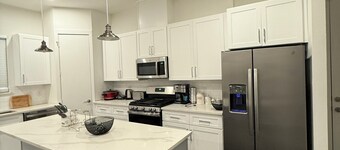 Luxury 3BR for Families Nurses and Group