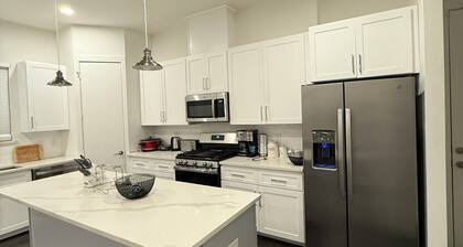 Luxury 3BR for Families Nurses and Group