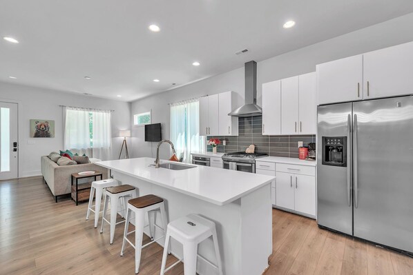 電子レンジ、オーブン、コンロ、食器洗い機