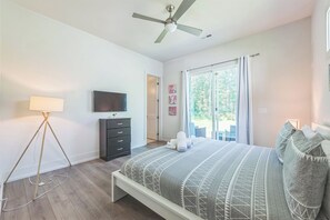 4 bedrooms, iron/ironing board, WiFi, bed sheets