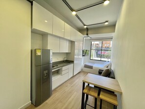 舒適公寓, 小廚, 城市景 | 房內夾萬、手提電腦工作空間、熨斗/熨衫板、免費 Wi-Fi