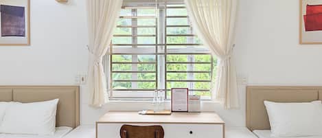 Habitación cuádruple familiar, 2 camas Queen size | Escritorio, espacio para trabajar con laptop y wifi gratis