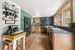 Refrigerador, microondas, horno, placa de cocina