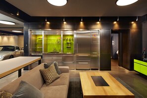 المنشأة من الداخل