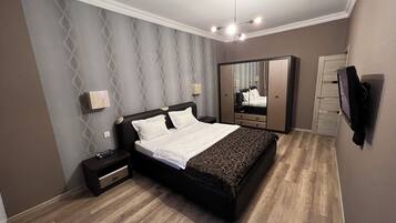 2 bedrooms, iron/ironing board, WiFi, bed sheets