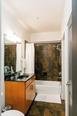 Hair dryer, towels, soap, shampoo - Modern Germantown Stay - Walkable, Quiet & Central (Nashville)