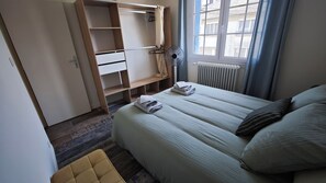 4 bedrooms, iron/ironing board, free WiFi, bed sheets