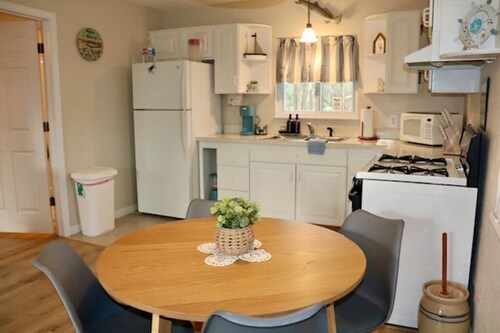 New Listing! King Bed/Ice Machine/Boat Parking