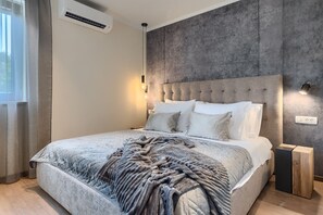 7 bedrooms, iron/ironing board, free WiFi, bed sheets