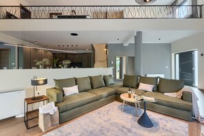 Smart-tv och eldstad