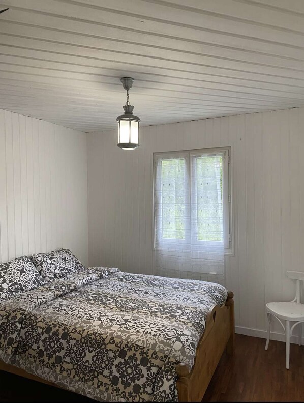 WiFi, bed sheets
