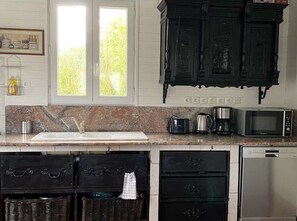 Micro-ondes, four, plaque de cuisson, lave-vaisselle