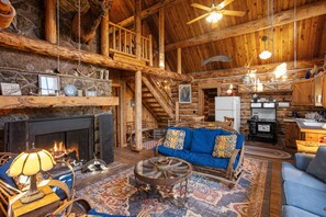 Chimenea y libros