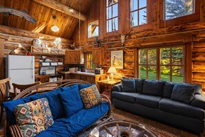Chimenea y libros