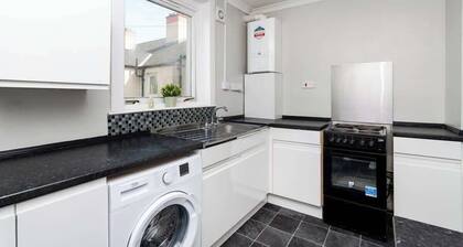 3Bedroom Apartment-Free Parking