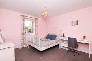 3 soverom, strykejern/-brett, wi-fi og sengetøy