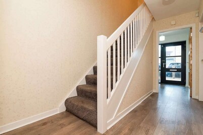 3 Bedroom House - Free Parking